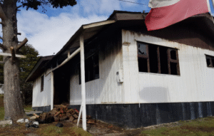 Hombre sufrió quemaduras en incendio que destruyó su vivienda en Puerto Williams