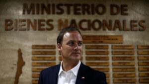 Ministro de Bienes Nacionales aborda excavaciones en Juan Fernández