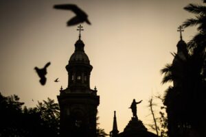 Cardenal Errázuriz defiende a Bernardino Piñera