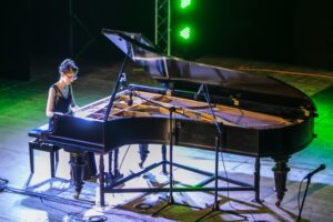 Pianista magalllánica realizará concierto en Santiago