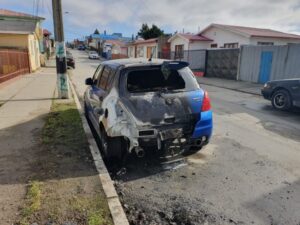 Incendiaron auto de madrugada en el populoso Barrio 18 de Septiembre