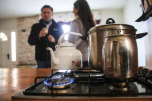 Alcalde de Punta Arenas asegura que tarifa del gas disminuirá en un 4%