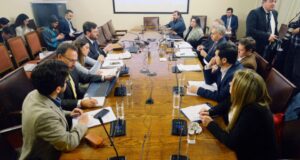 Cuatro abogados asisten a comisión revisora de acusación constitucional contra ministra Cubillos