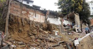 Fiscalía pide que centro de investigación de U. de Chile determine causas del derrumbe en Valparaíso