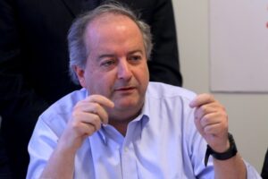Ministro Monckeberg llama a la unidad por rebaja de jornada laboral