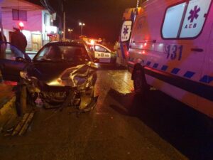 Conductor ebrio y sin licencia protagonizó violento accidente de madrugada