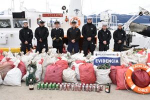 Operativo en el mar logra incautación de mallas centolleras y de alcohol