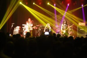 A tablero vuelto: Rata Blanca se presentó en Punta Arenas