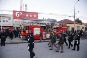 Con honores fue despedido excomandante de Bomberos, Osvaldo Barrientos Gragge