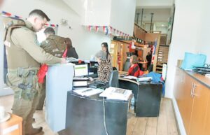 Antisociales bloquearon accesos a Liceo San José, a Seremi de Cultura y oficinas de la FACh