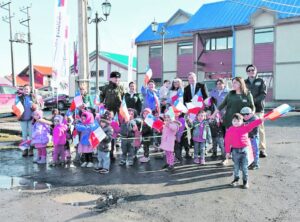 Niñas y niños de Puerto Williams dieron vida a juegos típicos dieciocheros