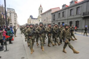 Desfile de honor fue realizado por efectivos del Regimiento Pudeto