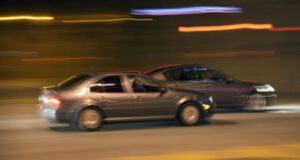 Comisión aprueba penas de cárcel para conductores que participen en carreras clandestinas