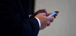 Falta de control a escuchas telefónicas genera críticas en discusión sobre ley corta antiterrorista