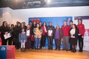 34 familias magallánicas reciben sus títulos de dominio de terreno