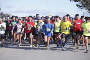 Cerca de mil atletas participaron en una nueva versión de la corrida “Glorias del Ejército”