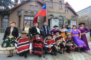 Agrupaciones folclóricas se presentaron en El Pingüino