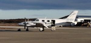 En un avión ambulancia trasladaron a Santiago funcionario de Aduanas que sufrió graves quemaduras en explosión
