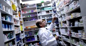 Usuarios Fonasa tendrán rebajas de hasta 87% para medicamentos en farmacias de zona central