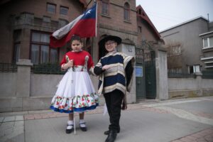 Estudiantes magallánicos rompen barreras bailando cueca