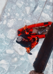 Fuerza Aérea realizó rescate en la Antártica de tres polacos que quedaron a la deriva