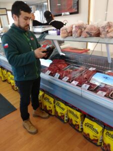 SAG Última Esperanza fiscaliza cumplimiento de Ley de Carnes N°19.162