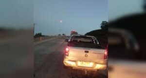 ¿Meteorito?: Sernageomin investigará caída de elemento luminoso que causó incendios en Dalcahue