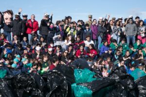 Dos toneladas de basura recogieron voluntarios en costas de Magallanes
