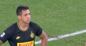 Debut agridulce para el tocopillano: Alexis marcó, pero se fue expulsado en la victoria del Inter