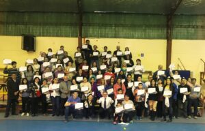 En Puerto Natales 150 personas aprenden a bailar nuestro baile nacional
