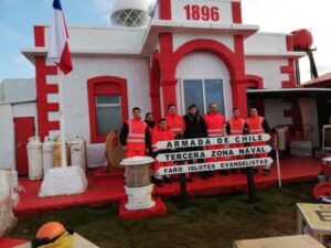 Destinan a primera mujer en el faro más extremo de la Región de Magallanes