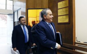 Oviedo llega a declarar ante ministra Rutherford: abogado consideraría injusta su detención