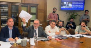 Comisión de Constitución aprueba idea de legislar proyecto de reducción de dieta parlamentaria