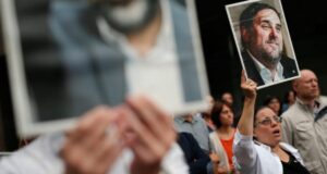Justicia española condena entre 9 a 13 años de prisión a líderes independentistas de Cataluña