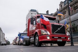 Setenta camiones se movilizaron en Punta Arenas exigiendo que se escuche la palabra de los magallánicos
