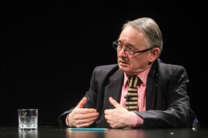 “Yo hice bien mi pega. Entregué una municipalidad equilibrada, que no debía sueldos, ni imposiciones”