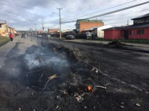 Calles dañadas por barricadas en Punta Arenas podrían estar reparadas en agosto del próximo año