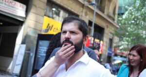 Boric recuerda que Chadwick podría enfrentar acusación constitucional incluso si renuncia