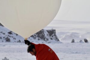 Retornan científicos que estudiaron el  agujero de la capa de ozono en la Antártica