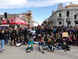 Ciudadanos de Punta Arenas se manifiestan pacíficamente