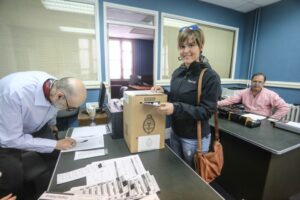 Argentinos residentes votaron en Punta Arenas