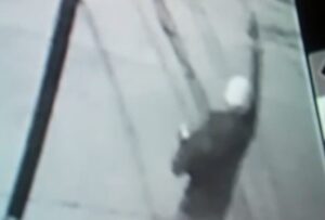Cámaras captaron violenta pelea donde sacaron hasta pistolas: vecinos atemorizados
