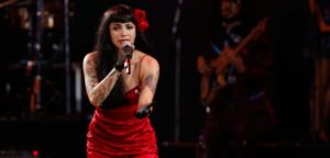 Fallecida tía de Mon Laferte también quiso retirar sus fondos de AFP