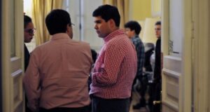 Isamit responde a cuestionamientos por facturas impagas y asegura que ferretería es de su familia
