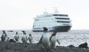 Exejecutivo de empresa de cruceros enfrenta a la justicia por millonario desfalco
