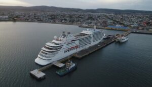 Cruceros de lujo con casi tres mil pasajeros recalarán en Punta Arenas esta temporada