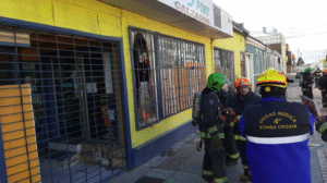 Cámara de vigilancia evidenció a sujeto que intentó quemar tienda deportiva