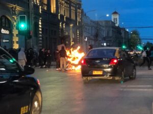 Seis detenidos en incidentes aislados anoche en el centro