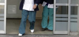 Comisión de Constitución del Senado aprueba proyecto que sanciona agresiones a funcionarios de salud