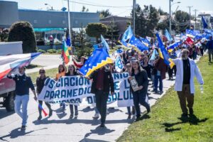 Colegios profesionales de la salud marcharon exigiendo cambios ministeriales